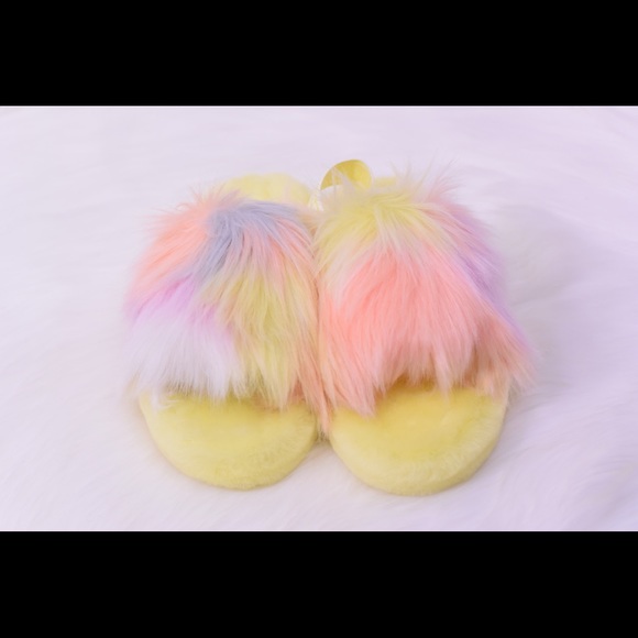 UGG Fluff Yeah Slide - Picture 2 of 10